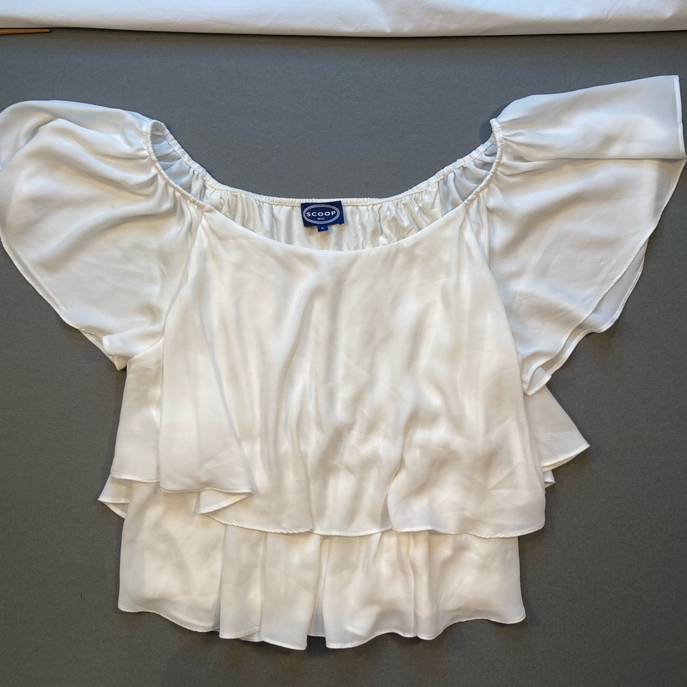 Scoop white layered flouncy white‎ top, forgiving style, size Large